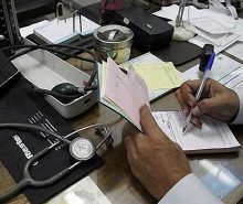 تعدادی از پزشکان پاکستانی در برخی از مناطق استان سیستان و بلوچستان، مشغول طبابت هستند و به نظر می رسد زنگ خطر مهاجرت پزشکان ایرانی، خیلی زود به صدا در آمده است.