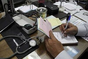 تعدادی از پزشکان پاکستانی در برخی از مناطق استان سیستان و بلوچستان، مشغول طبابت هستند و به نظر می رسد زنگ خطر مهاجرت پزشکان ایرانی، خیلی زود به صدا در آمده است.